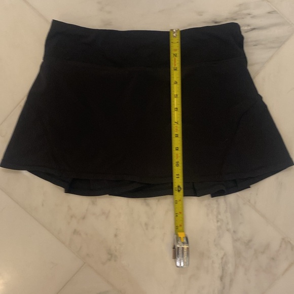 Lululemon skirt black size 6. Excellent condition - Picture 3 of 4